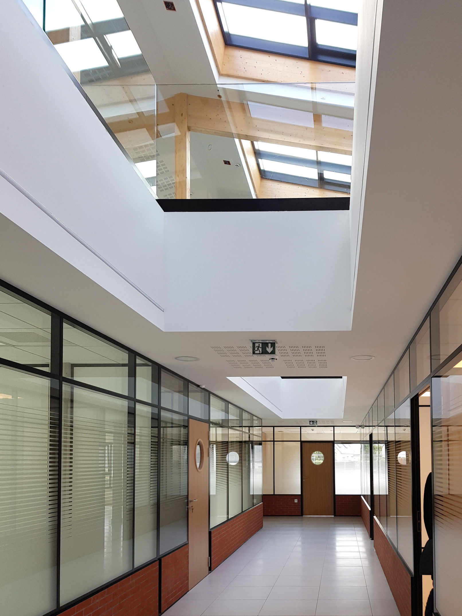 Vue intérieure du bâtiment des services informatiques de la société Triballat